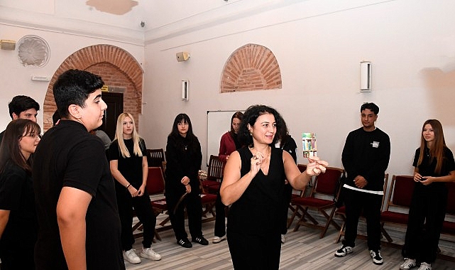 Osmangazi Belediyesi okutarak &ouml;ğretiyor