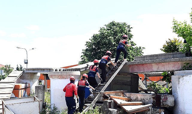 Osmangazi Belediyesi&rsquo;nden &ouml;ğrencilere arama kurtarma eğitimi