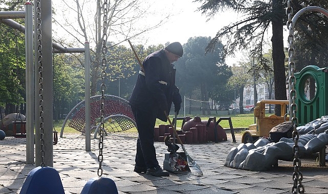 Osmangazi Belediyesi&rsquo;nden Parklara G&uuml;nl&uuml;k Bakım Dokunuşu