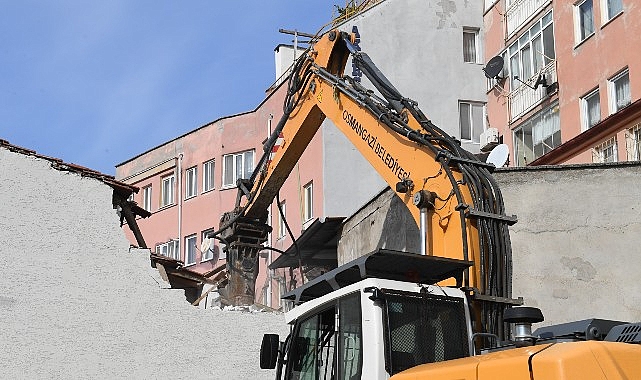 Osmangazi Belediyesi&rsquo;nden tarihi koruyan yıkım