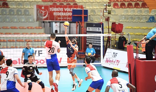 Osmangazi Belediyespor m&uuml;cadelesiyle alkış aldı