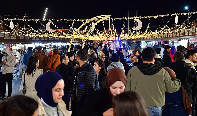 Osmangazi Meydanı&rsquo;nda Ramazan Coşkusu S&uuml;r&uuml;yor