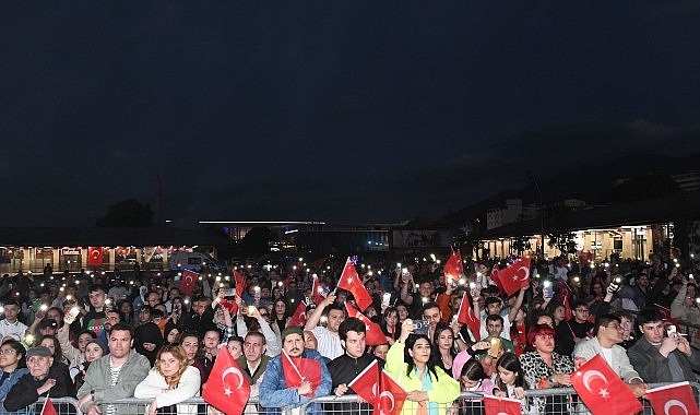 Osmangazi&rsquo;de 19 Mayıs coşkusu konserlerle doruğa &ccedil;ıktı