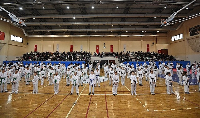 Osmangazi&rsquo;de 300 Karateci Kuşak Sevinci Yaşadı