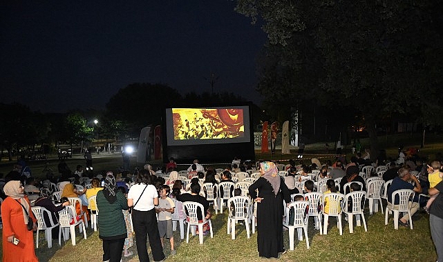 Osmangazi&rsquo;de a&ccedil;ık hava sinema keyfi devam ediyor