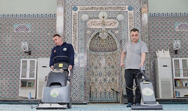 Osmangazi&rsquo;de Camilerde Bayram Temizliği