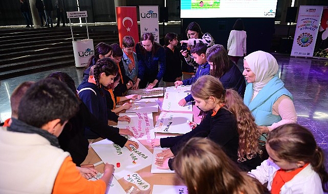 Osmangazi&rsquo;de &Ccedil;ocuk Hakları G&uuml;n&uuml; Renkli Pankartlarla Kutlandı