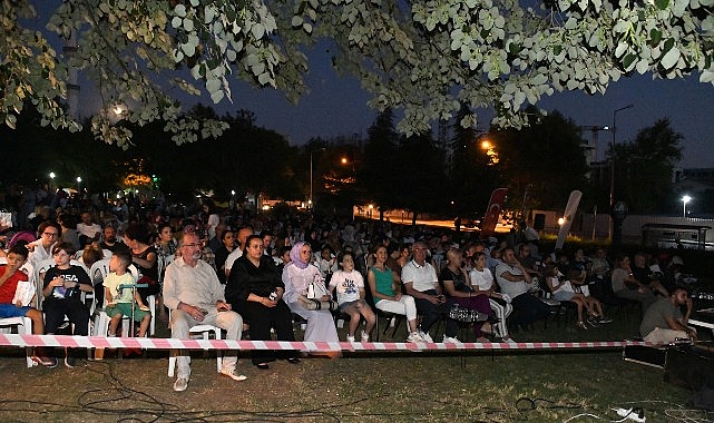 Osmangazi&rsquo;de &ccedil;ocuklar a&ccedil;ık hava sinemasında buluştu