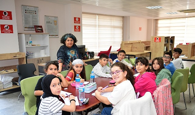 Osmangazi&rsquo;de &Ccedil;ocuklar Hayallerini Kağıda D&ouml;k&uuml;yor