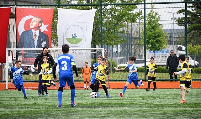 Osmangazi&rsquo;de &Ccedil;ocuklar Sahada Buluştu