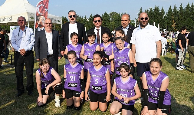 Osmangazi&rsquo;de kız &ccedil;ocukları i&ccedil;in Mini Voleybol Şenliği