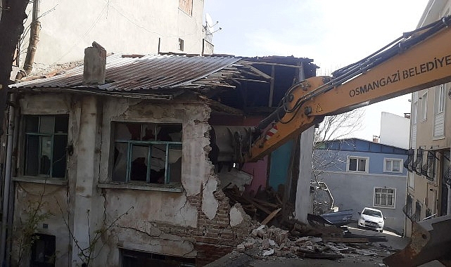 Osmangazi&rsquo;de metruk binalar yıkılıyor