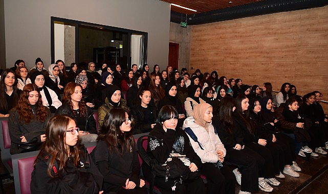 Osmangazi&rsquo;de Ramazan Coşkusu Karag&ouml;z İle Perdeye Yansıdı