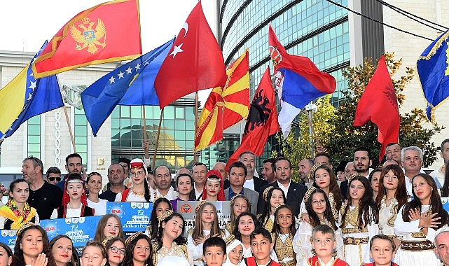 Osmangazi&rsquo;de Uluslararası Balkan Festivali renkli g&ouml;r&uuml;nt&uuml;lerle start aldı
