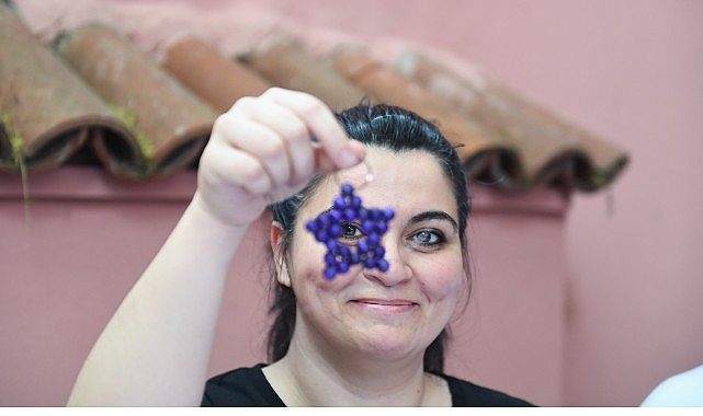 Osmangazili kadınlar hemcinsleri i&ccedil;in hediye anahtarlık &uuml;retiyor