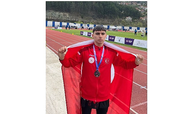 Osmangazili milli atletten d&uuml;nya &uuml;&ccedil;&uuml;nc&uuml;l&uuml;ğ&uuml;