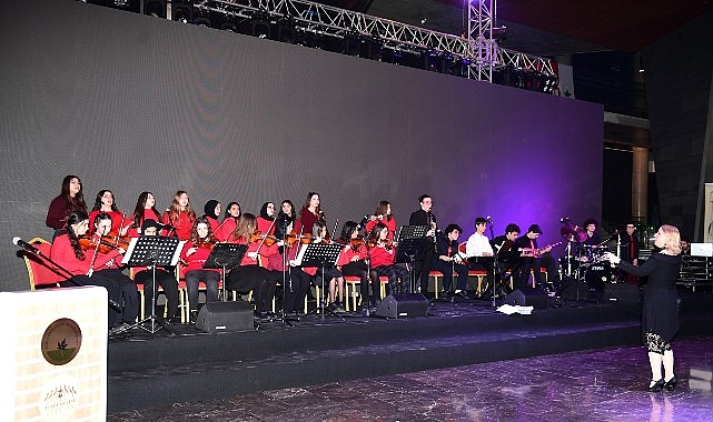 Osmangazi&rsquo;nin Gen&ccedil; M&uuml;zisyenleri Bursalılara M&uuml;zik Ziyafeti Sundu