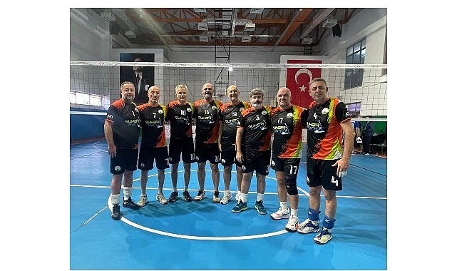 Osmangazi&rsquo;nin Veteran Voleybolcuları Zirveye &Ccedil;ıktı