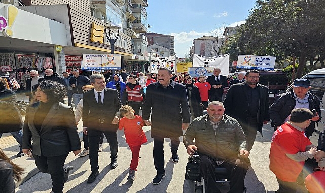Otizm Farkındalık G&uuml;n&uuml; G&ouml;lc&uuml;k&rsquo;te Renkli G&ouml;r&uuml;nt&uuml;lere Sahne Oldu