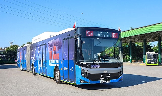 Otob&uuml;s ve tramvaylar 19 Mayıs'a &ouml;zel giydirildi