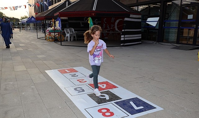 Oyun, at&ouml;lye ve neşe bir arada