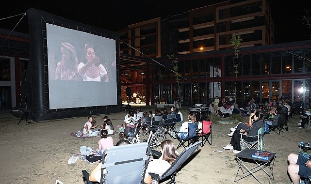 Pancar Deposu&rsquo;nda a&ccedil;ık havada sinema keyfi