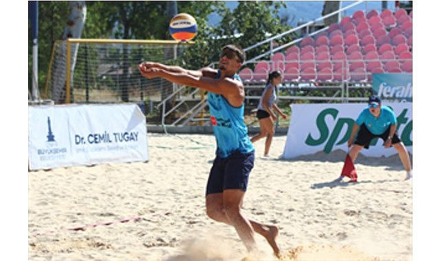 Plaj voleybolunun kalbi İzmir&rsquo;de attı