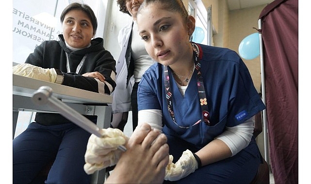 Podoloji B&ouml;l&uuml;m&uuml; &Ouml;ğretim Elemanları ve &Ouml;ğrencilerinden D&uuml;nya Diyabet G&uuml;n&uuml;&rsquo;nde Tarama Seferberliği