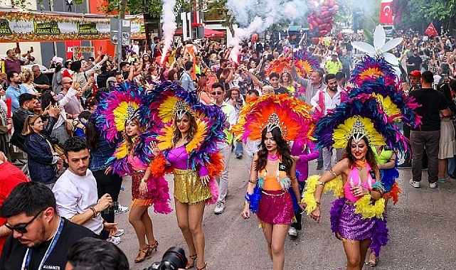 Portakal &Ccedil;i&ccedil;eği Karnavalı&rsquo;nda 200&rsquo;den Fazla Etkinlik Var