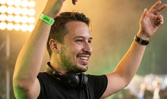 Power T&uuml;rk FM&rsquo;de Ritim Y&uuml;kseliyor: DJ Mahmut G&ouml;rgen&rsquo;den Cuma Gecesine &Ouml;zel Set