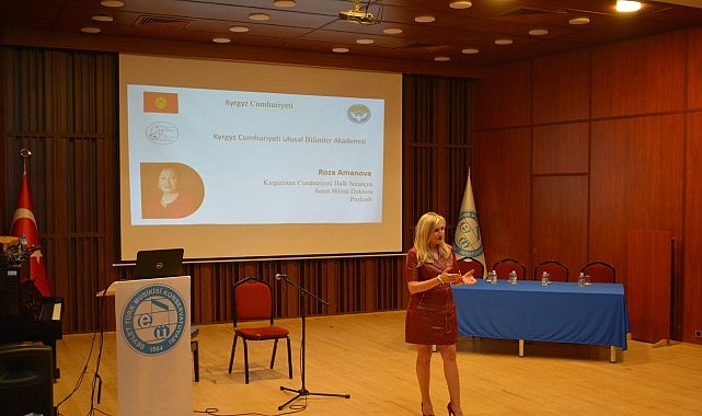 Prof. Dr. Amanova, &ldquo;Komuz atalarımızın sesi, ruhumuzun aynasıdır&rdquo;