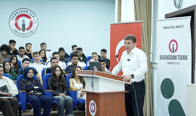 Prof. Dr. Murat Yal&ccedil;ıntaş, &ldquo;Yeni Altay&rsquo;ın Bilinmeyen Hikayesi&rdquo; kitabını &uuml;niversiteliler i&ccedil;in imzaladı