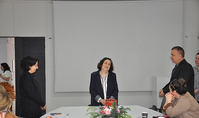 Prof. Dr. Nimet &Ouml;n&uuml;r, Radyo Televizyon ve Sinema &Ouml;ğrencileriyle Buluştu