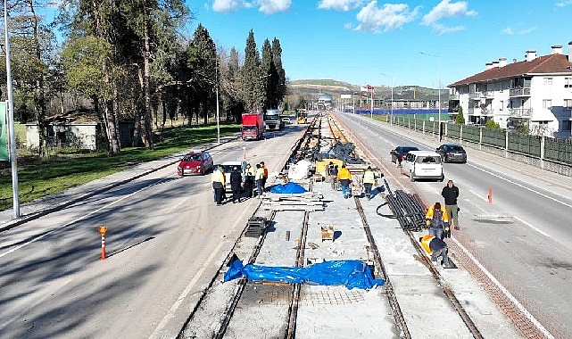 Raylar tam yol Kartepe'ye doğru d&ouml;şeniyor