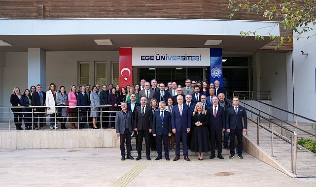 Rekt&ouml;r Prof. Dr. Budak, &ldquo;Bu başarı Ege &Uuml;niversitesi ailesinin topyek&ucirc;n gayretinin &uuml;r&uuml;n&uuml;d&uuml;r&rdquo;
