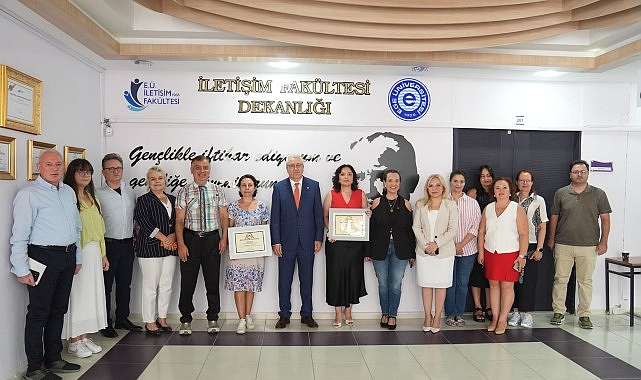 Rekt&ouml;r Prof. Dr. Budak, İletişim Fak&uuml;ltesinin akreditasyon sevincine ortak oldu