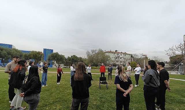 Rekt&ouml;r Prof. Dr. Budak, uluslararası &ouml;ğrencilerle bir araya geldi