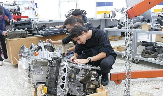 Renault T&uuml;rkiye&rsquo;den Ege Meslek Y&uuml;ksekokulu&rsquo;na &Ouml;nemli Bağış