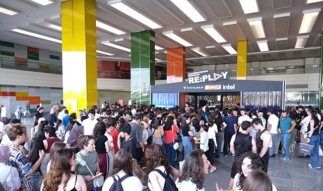 RE:PLAY heyecanı Excalibur g&uuml;c&uuml;yle başladı