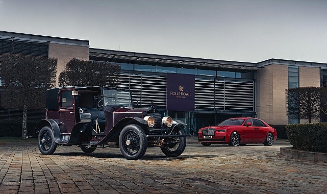 Rolls-Royce&rsquo;un cesur alter egosu Black Badge 10 yaşında!