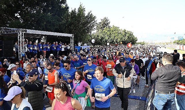 RUNTALYA Maratonu b&uuml;y&uuml;k coşkuya sahne oldu