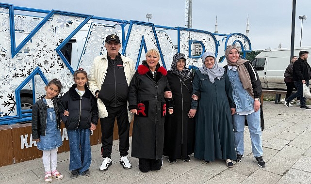 Safiye Soyman ve Faik &Ouml;zt&uuml;rk'e Kars'ta Yoğun İlgi