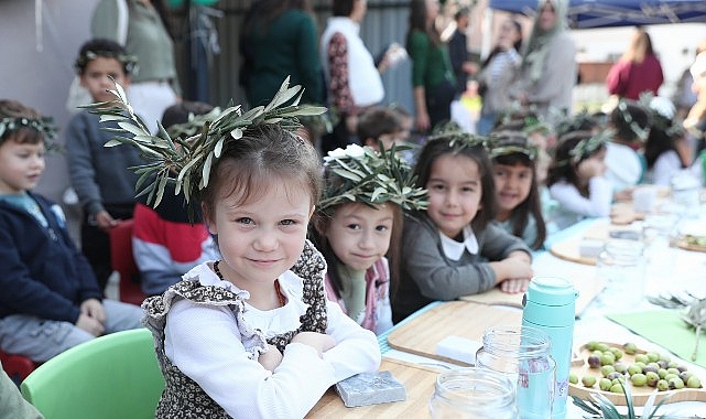 Şakran&rsquo;da 6. Geleneksel Zeytin Kırma Şenliği D&uuml;zenlendi