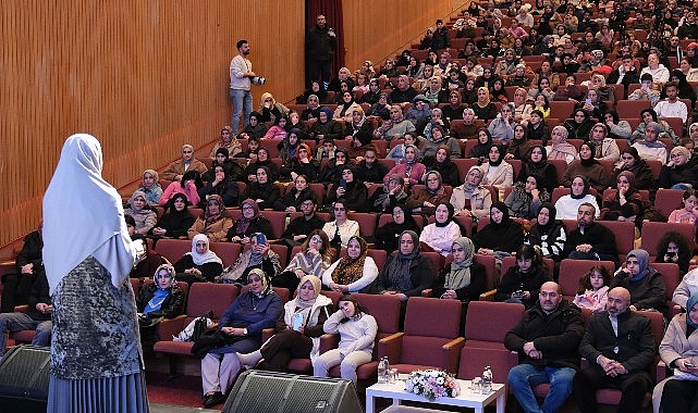 Saliha Erdim S&ouml;yleşisi, Zeytinburnu K&uuml;lt&uuml;r Sanat&rsquo;ta Ger&ccedil;ekleşti!
