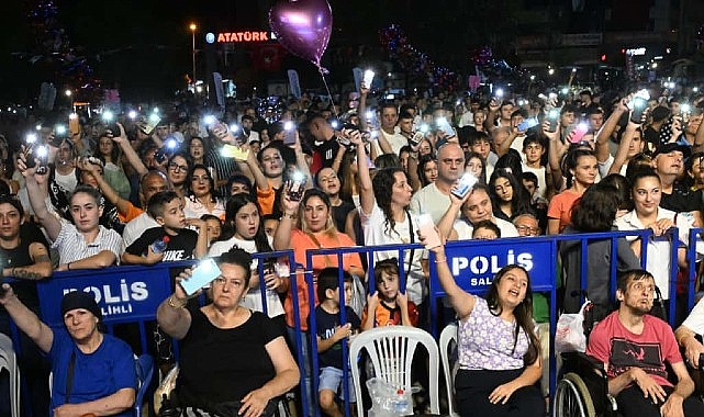 Salihli&rsquo;de Aslı G&uuml;ng&ouml;r&rsquo;den Unutulmaz Konser