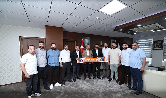 Şampiyon Darıca T&uuml;rkeli, Başkan B&uuml;y&uuml;kakın'a geldi