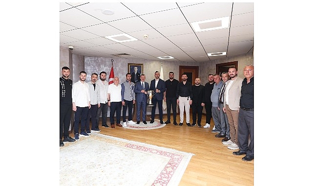 Şampiyon G&ouml;lc&uuml;kspor kupasıyla Başkan B&uuml;y&uuml;kakın&rsquo;a geldi