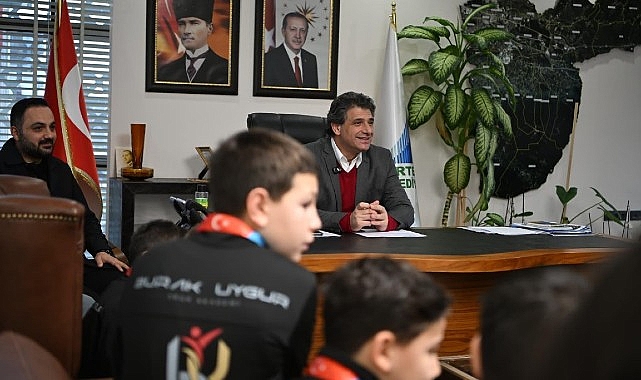 Şampiyon Karateciler Başkan Kocaman&rsquo;ın Konuğu Oldu