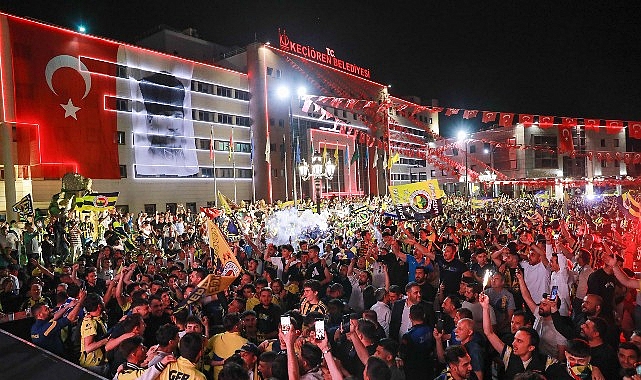 Şampiyonluk Ma&ccedil;ı Dev Ekranda Yayınlandı