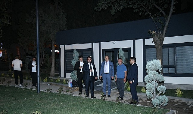Sancak Parkı ve &Ccedil;ay Bah&ccedil;esi Yenileme &Ccedil;alışmaları S&uuml;r&uuml;yor
